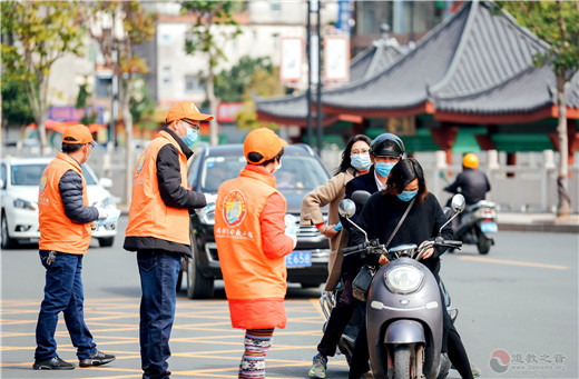 广东省陆丰市妈祖文化敬仰者派发口罩防疫